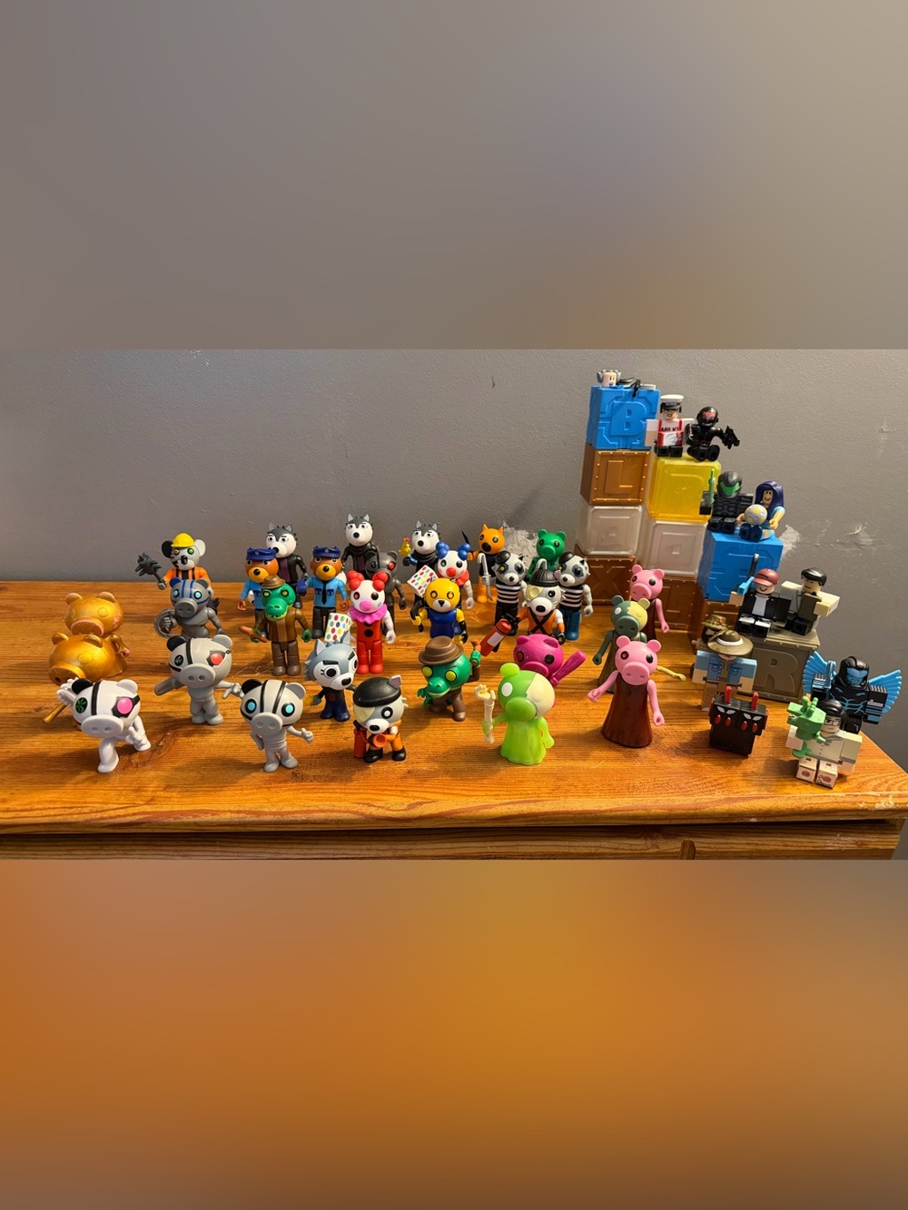 Lot of 41 Bendable & Stationary Roblox & Mini Toon Roblox Piggy Figures